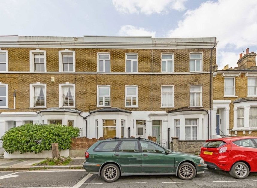 Flat Brackenbury Road in Greater London