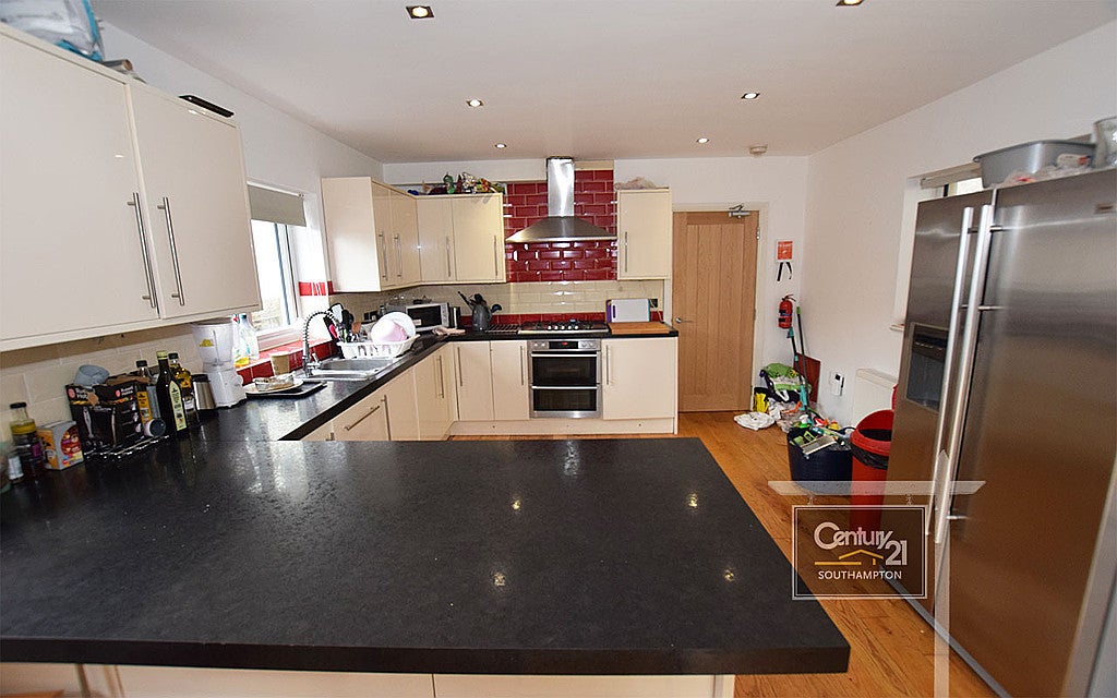 Room Waterloo Road in Southampton