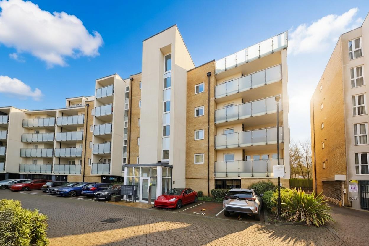 Flat Walsham Court in Derby