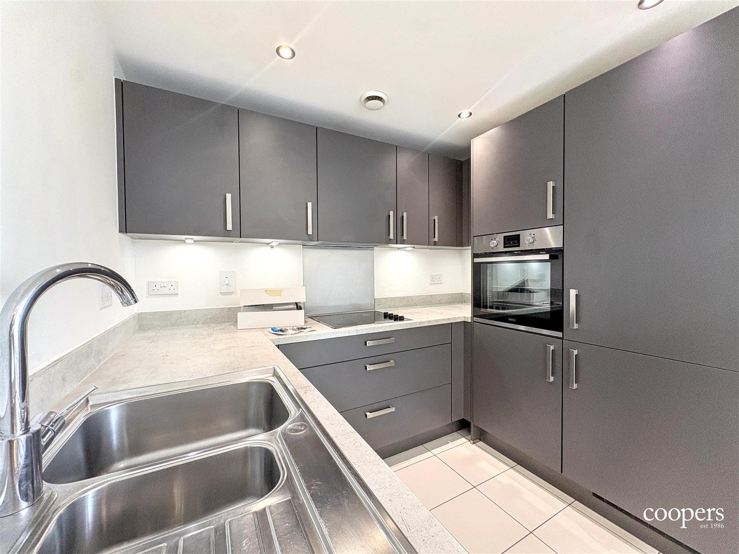 Flat Walsham Court in Derby