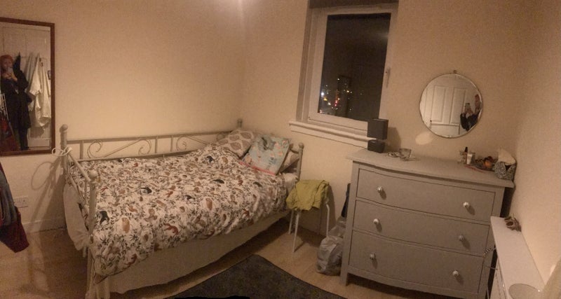 Room Langlands Court in Glasgow