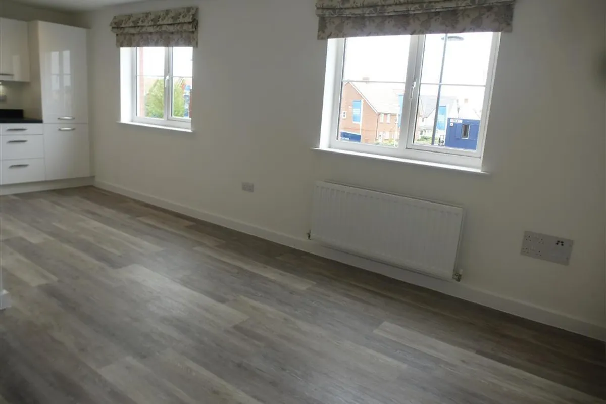 Flat William Morris Way in Blunsdon St Andrew