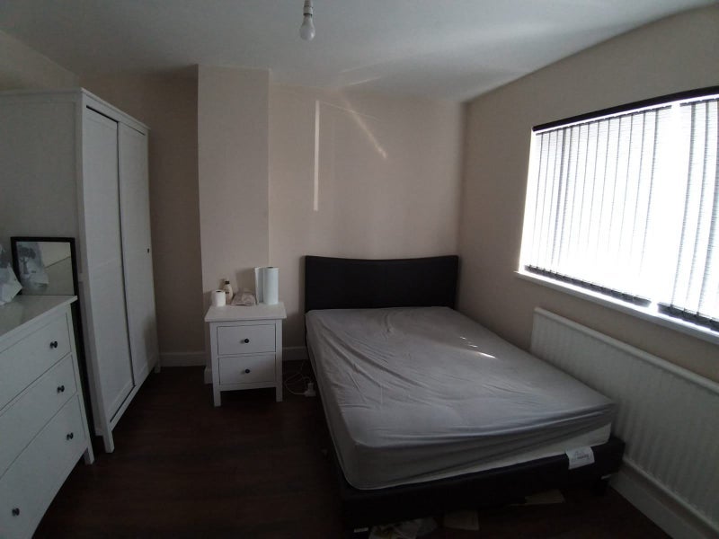 Room Juniper Road in Crawley