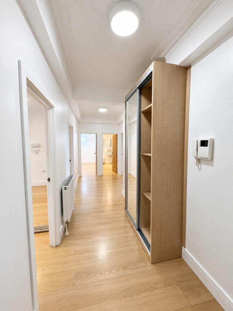 Flat Vivian Avenue in Greater London