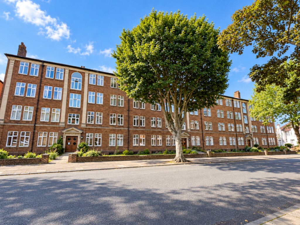 Flat Vivian Avenue in Greater London