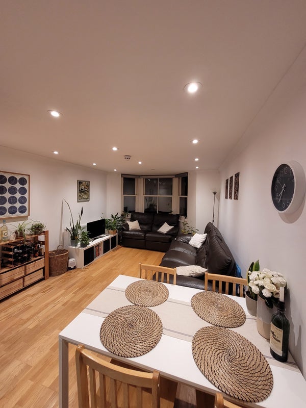 Room Queen's Drive in Greater London