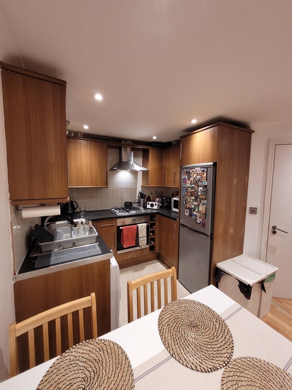Room Queen's Drive in Greater London