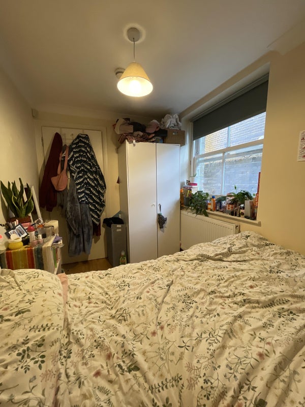 Room Queen's Drive in Greater London