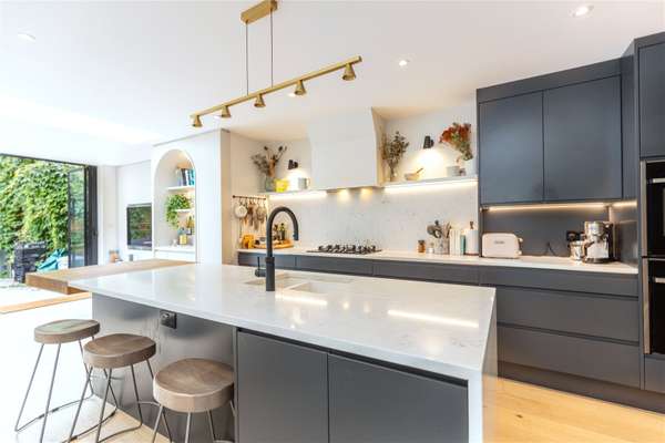 Flat Gosberton Road in Greater London