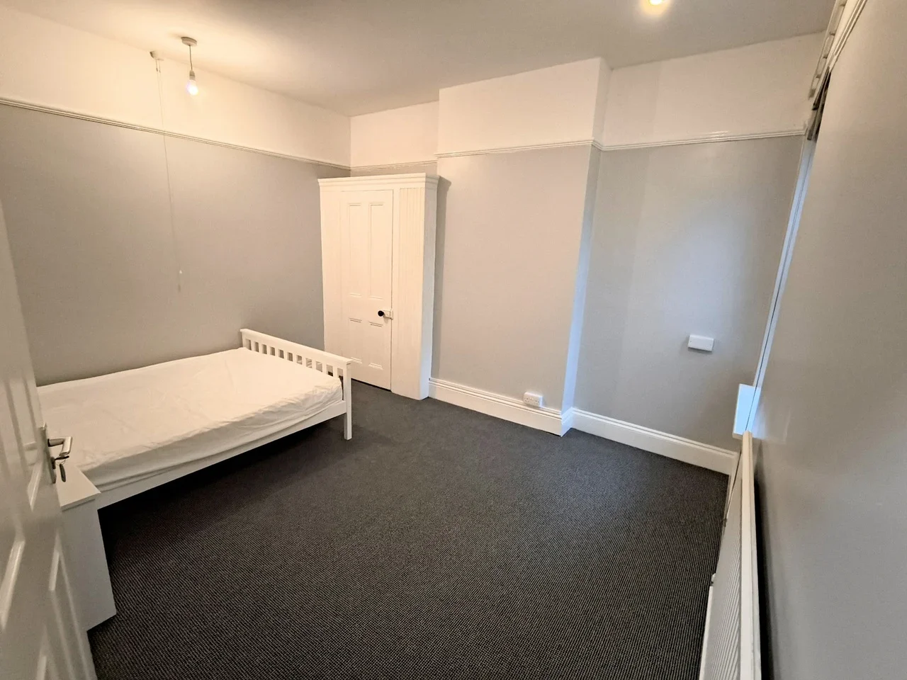 Room Ashburnham Road in Luton