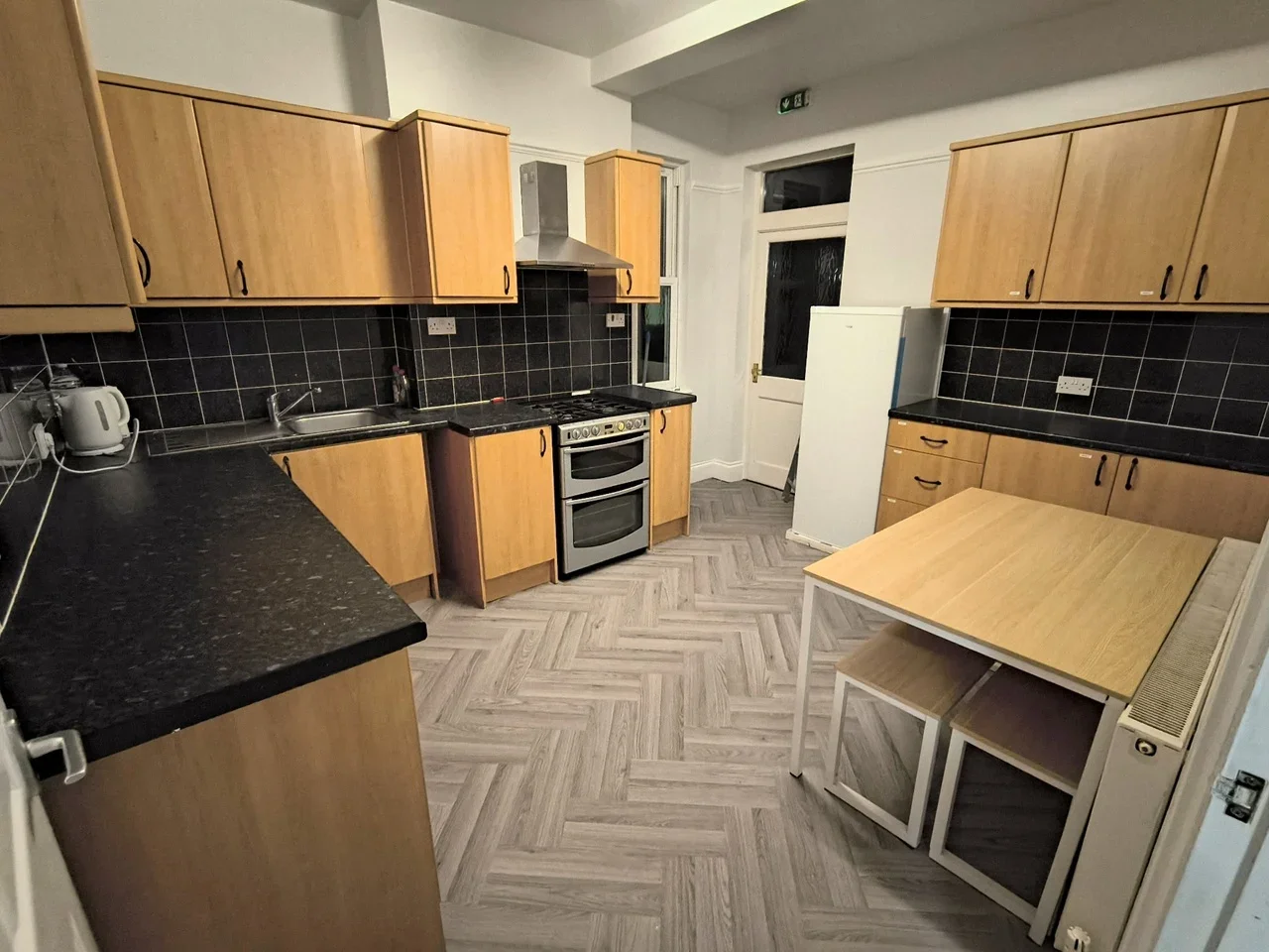 Room Ashburnham Road in Luton