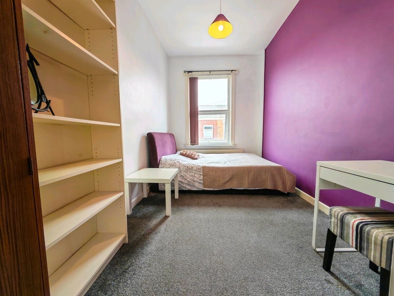 Room Wellington Street in Preston