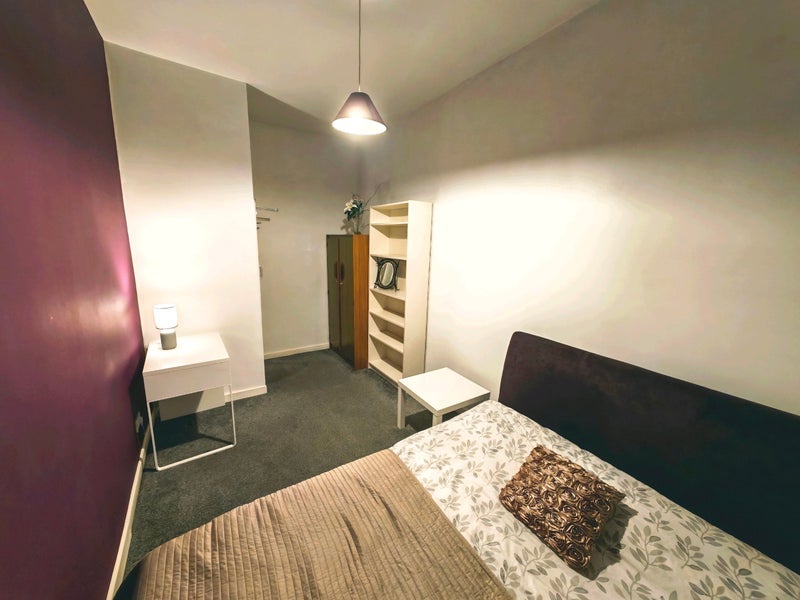 Room Wellington Street in Preston