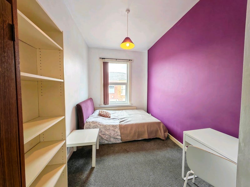 Room Wellington Street in Preston