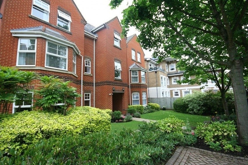 Flat Nightingale Walk in Windsor