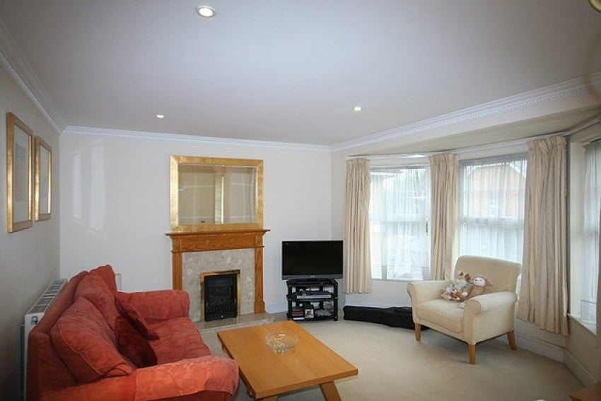 Flat Nightingale Walk in Windsor