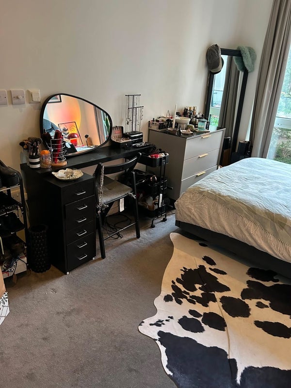 Room Logan Close in Greater London