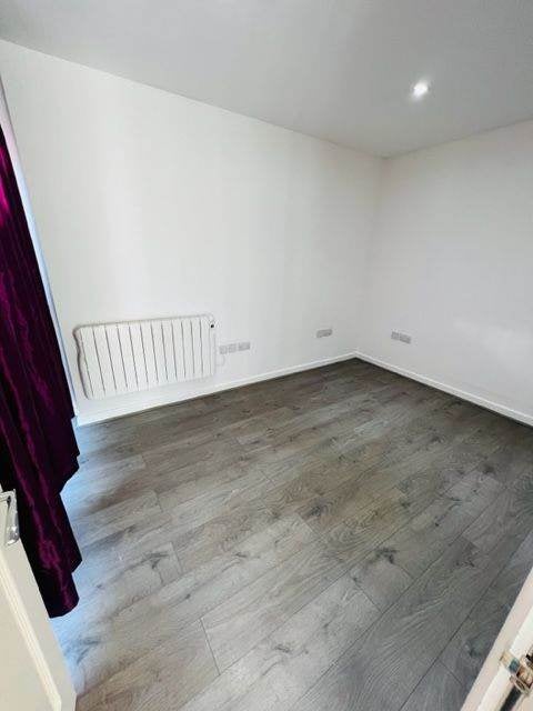 Flat Ballards Mews in Greater London