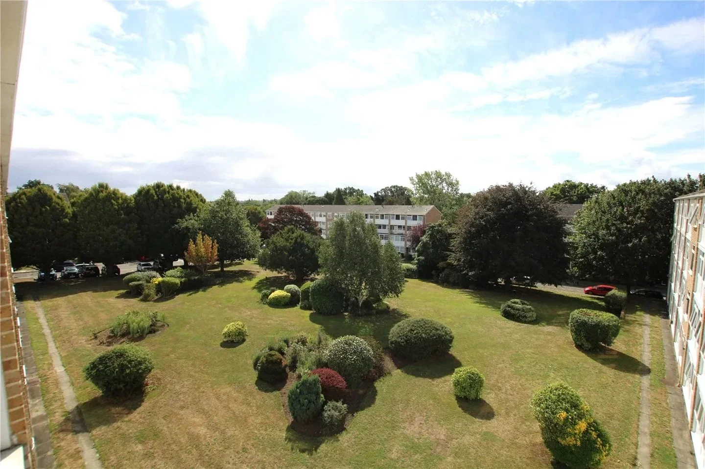 Flat Tarnwood Park in Greater London