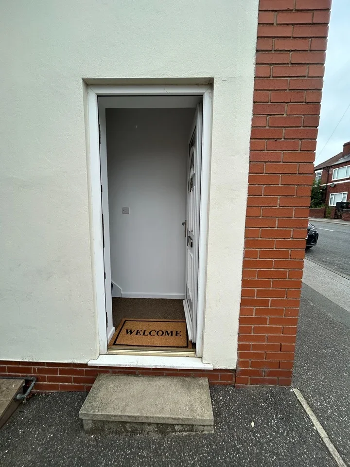 Flat Castleford Road in Wakefield