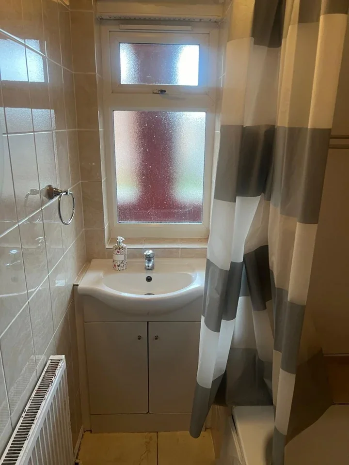 Flat Cranleigh Gardens in Greater London