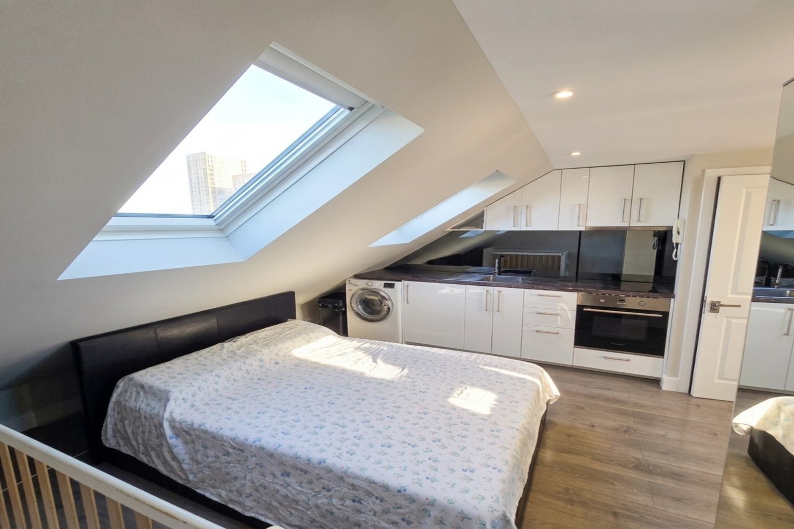 Flat Saint Andrews Road in Greater London