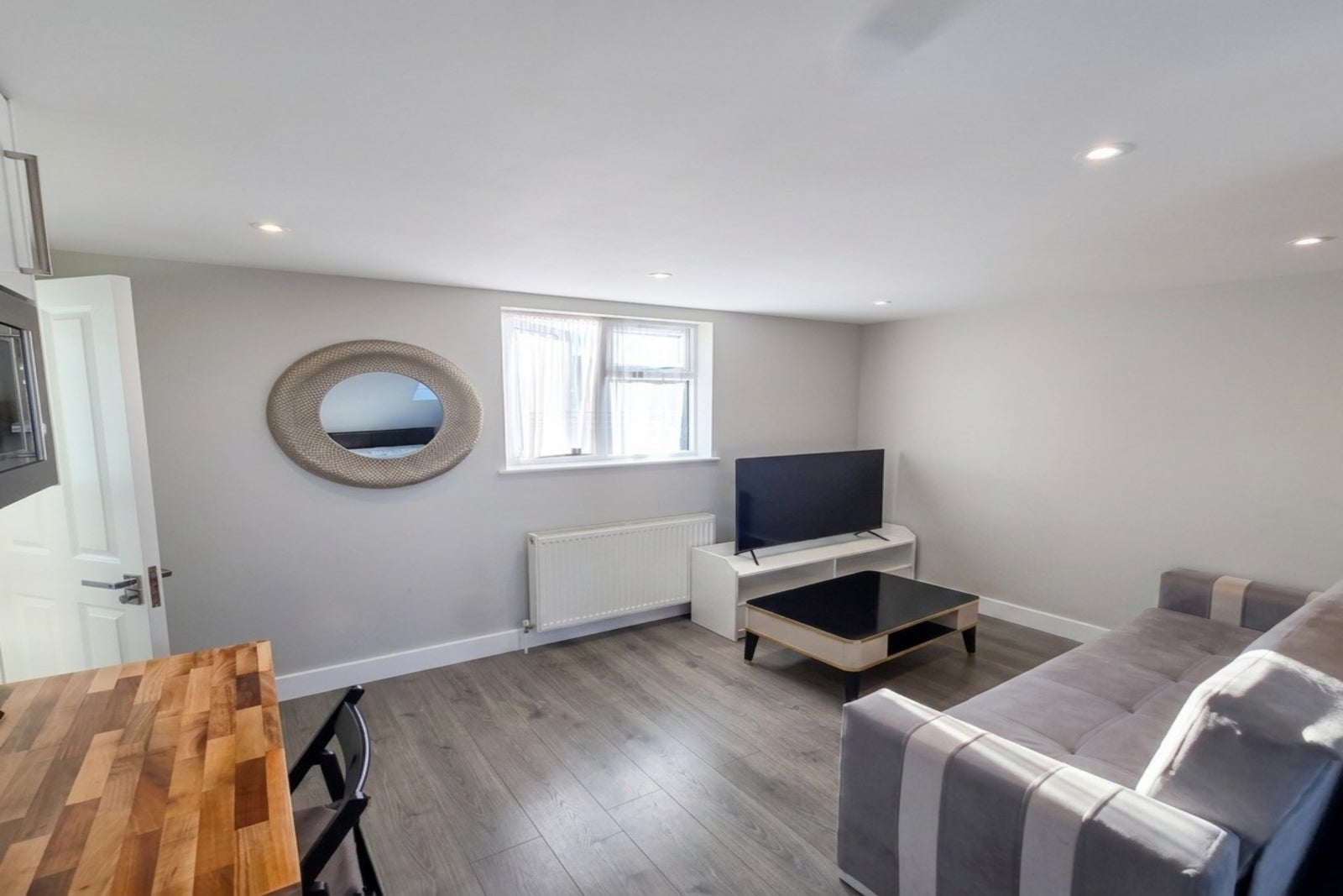 Flat Saint Andrews Road in Greater London