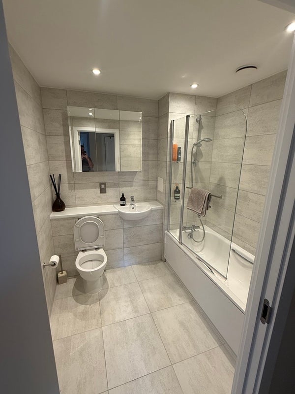Room Brunner Road in Greater London