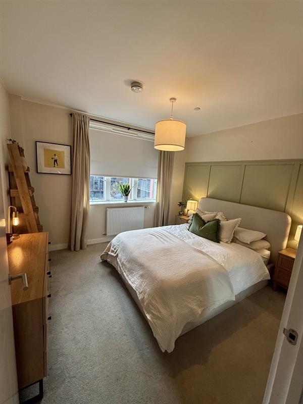 Room Brunner Road in Greater London