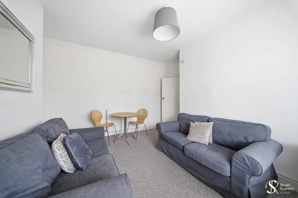 Flat Manchester Road in Wilmslow