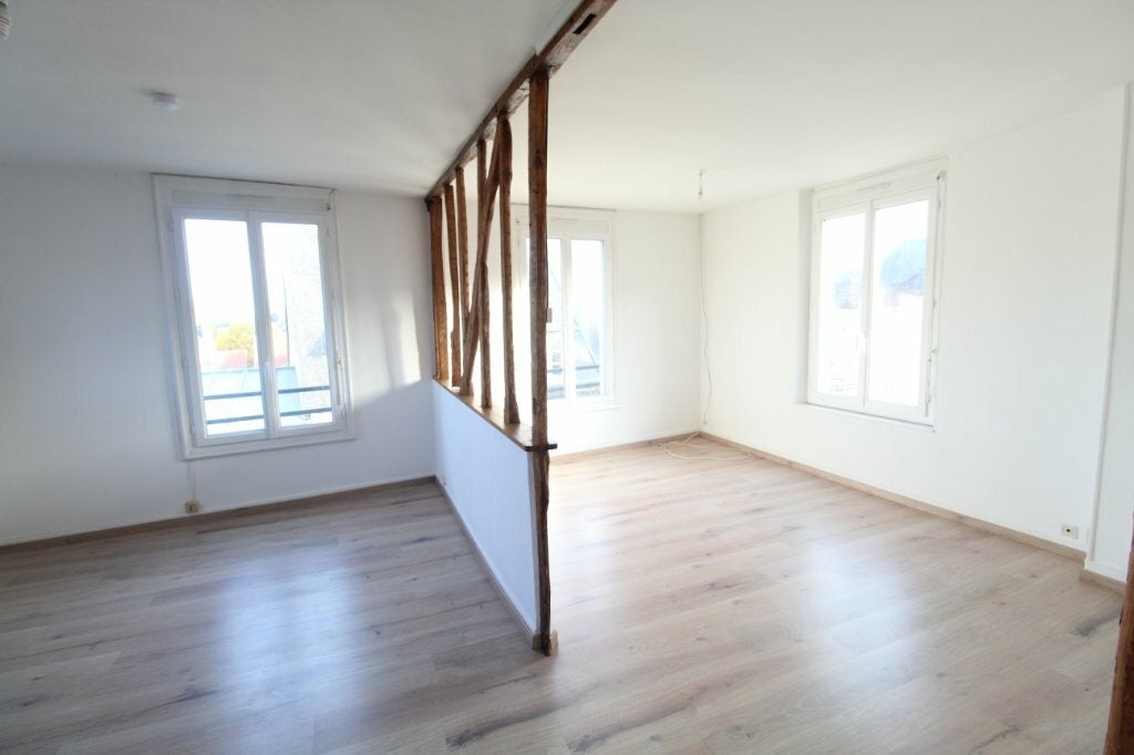 Flat Rue De Saint Marcel in Vernon
