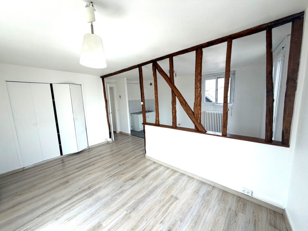 Flat Rue De Saint Marcel in Vernon