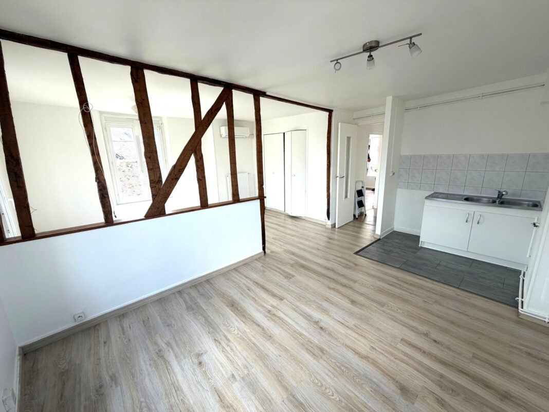 Flat Rue De Saint Marcel in Vernon