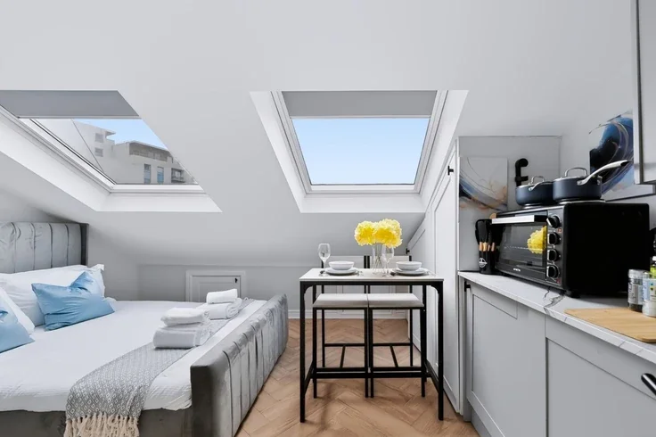 Flat Hambro Road in Greater London