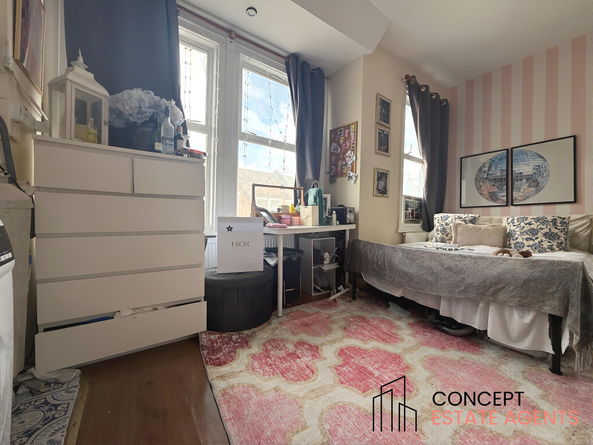 Flat Cathles Road in Greater London
