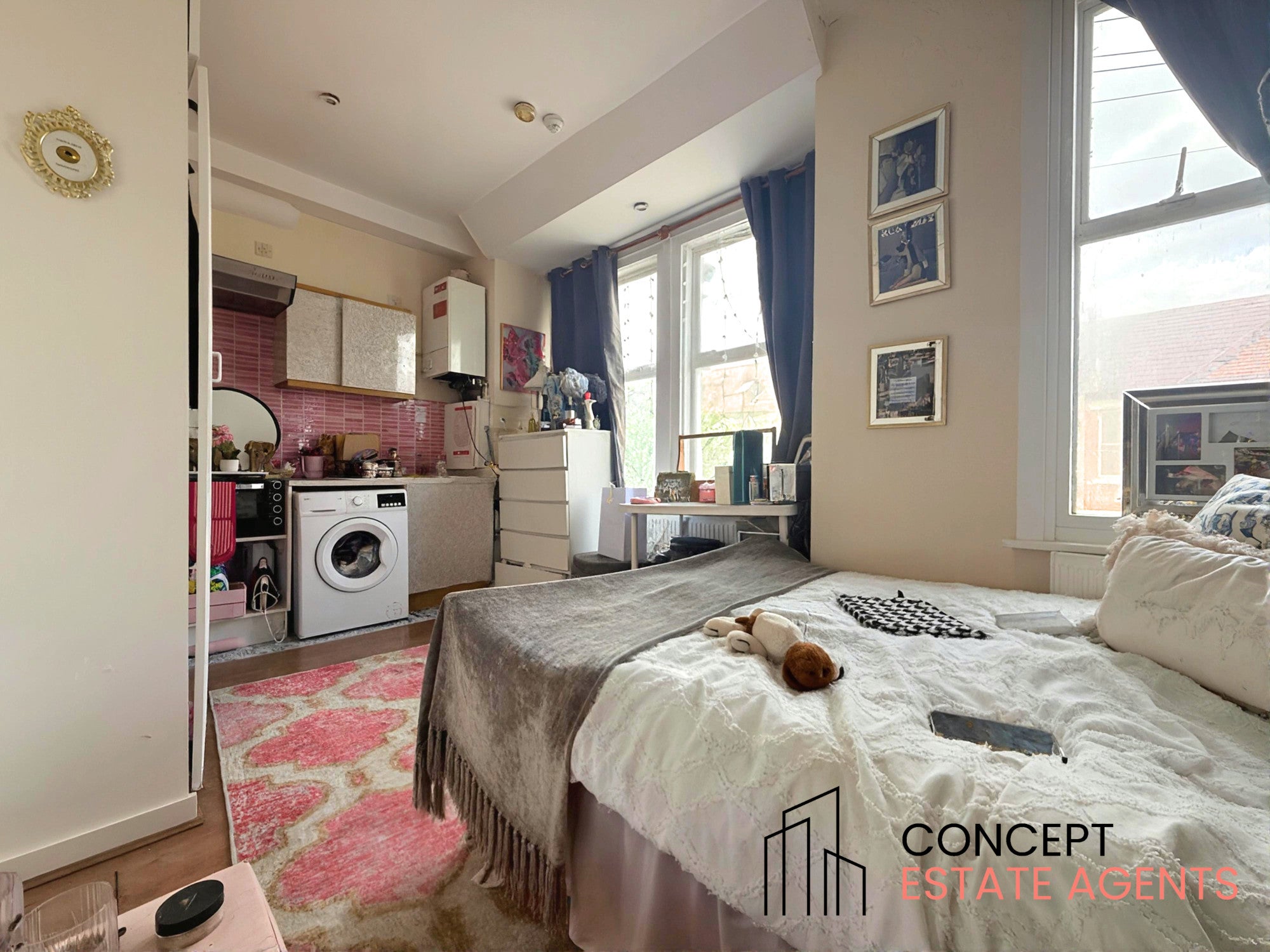 Flat Cathles Road in Greater London