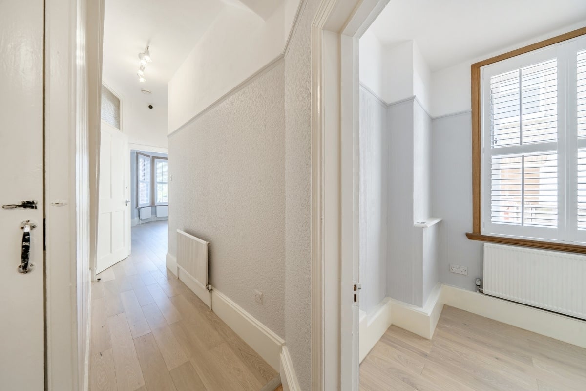 Flat Sutton Road in Greater London