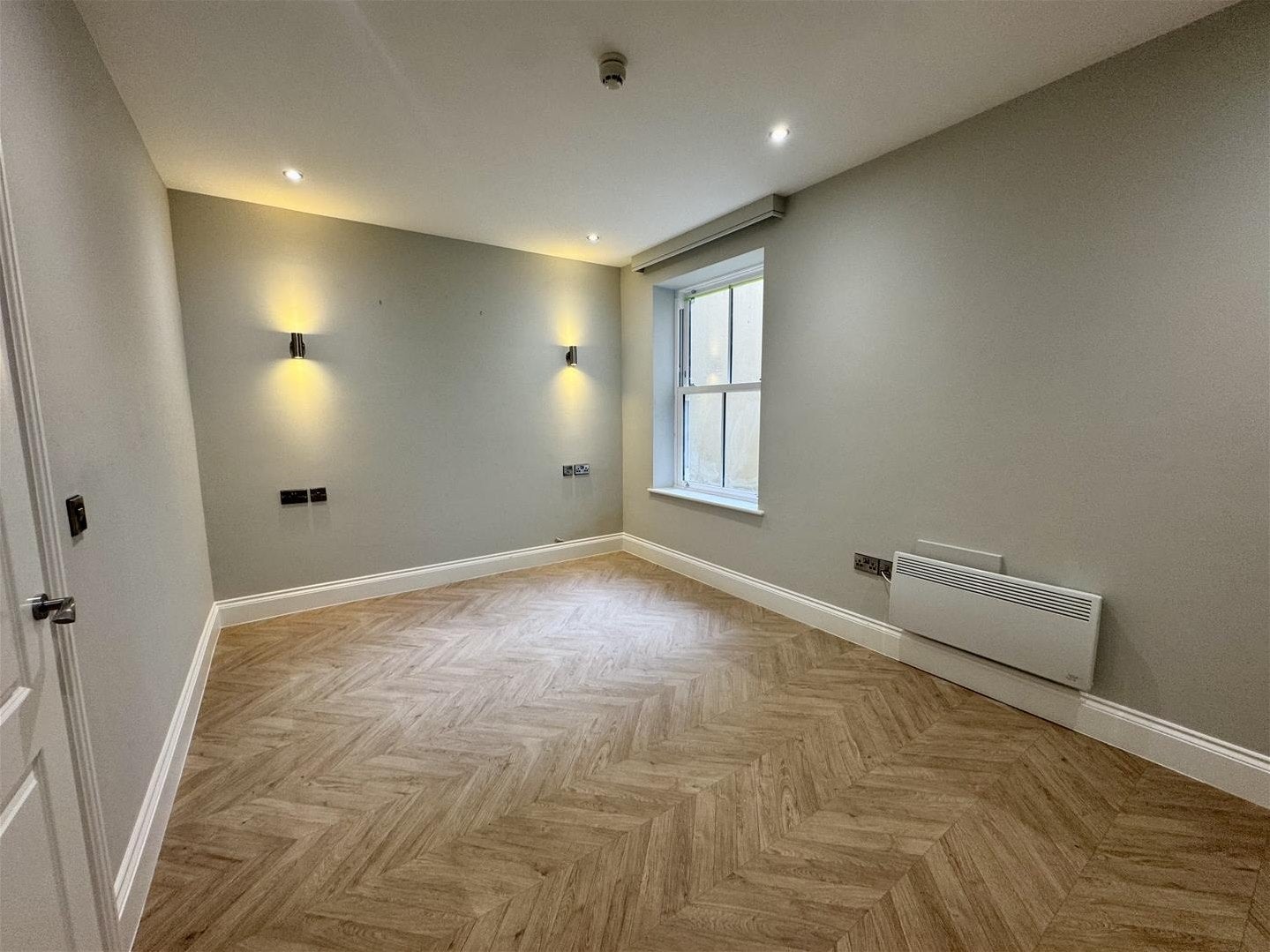 Flat Albemarle Crescent in Scarborough