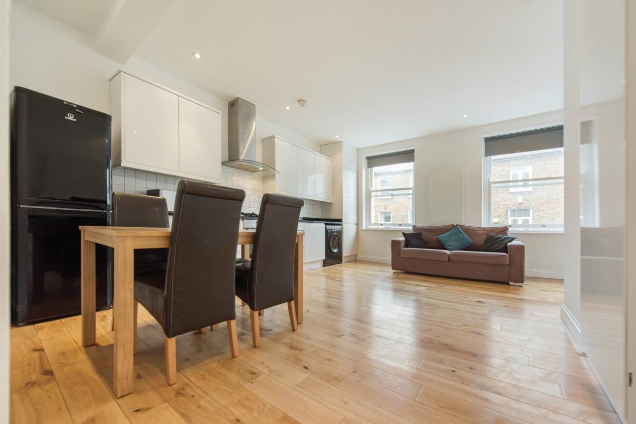 Flat Coldharbour Lane in London