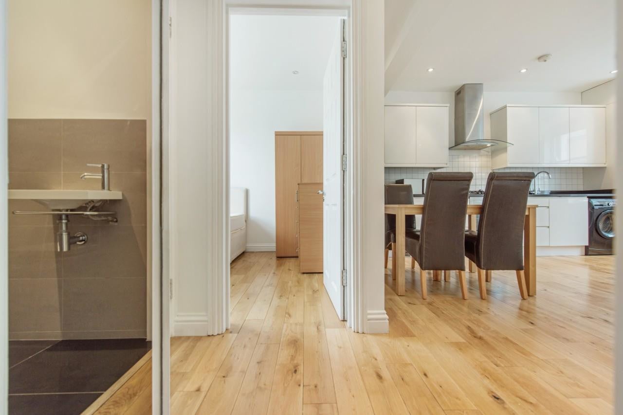 Flat Coldharbour Lane in London