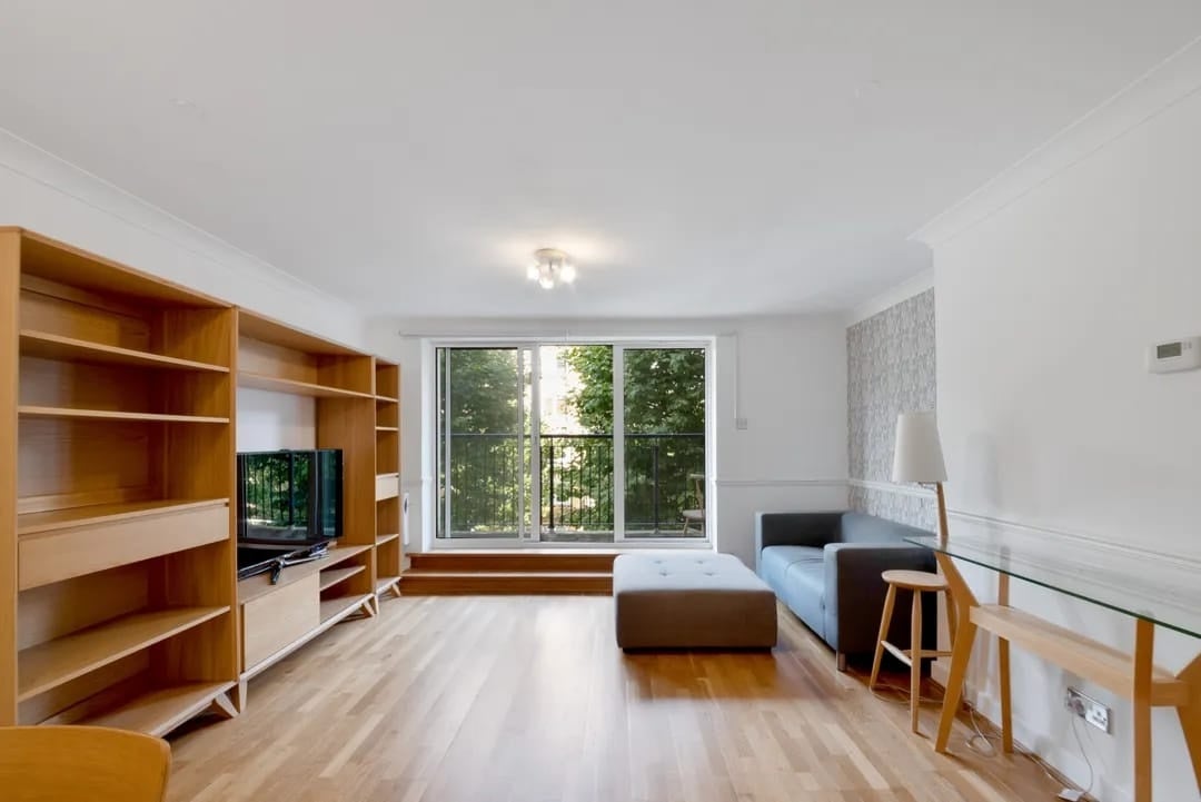 Flat Newport Avenue in Greater London