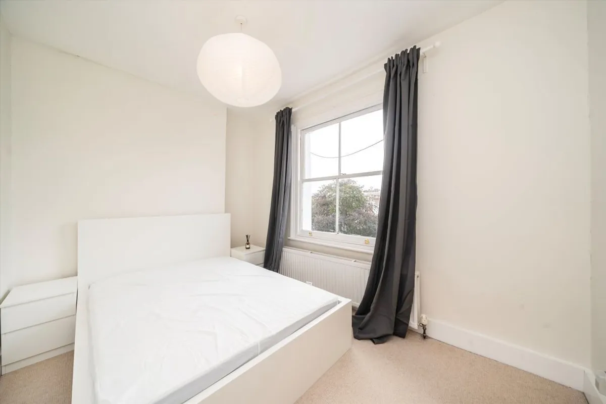 Flat Loftus Road in Greater London