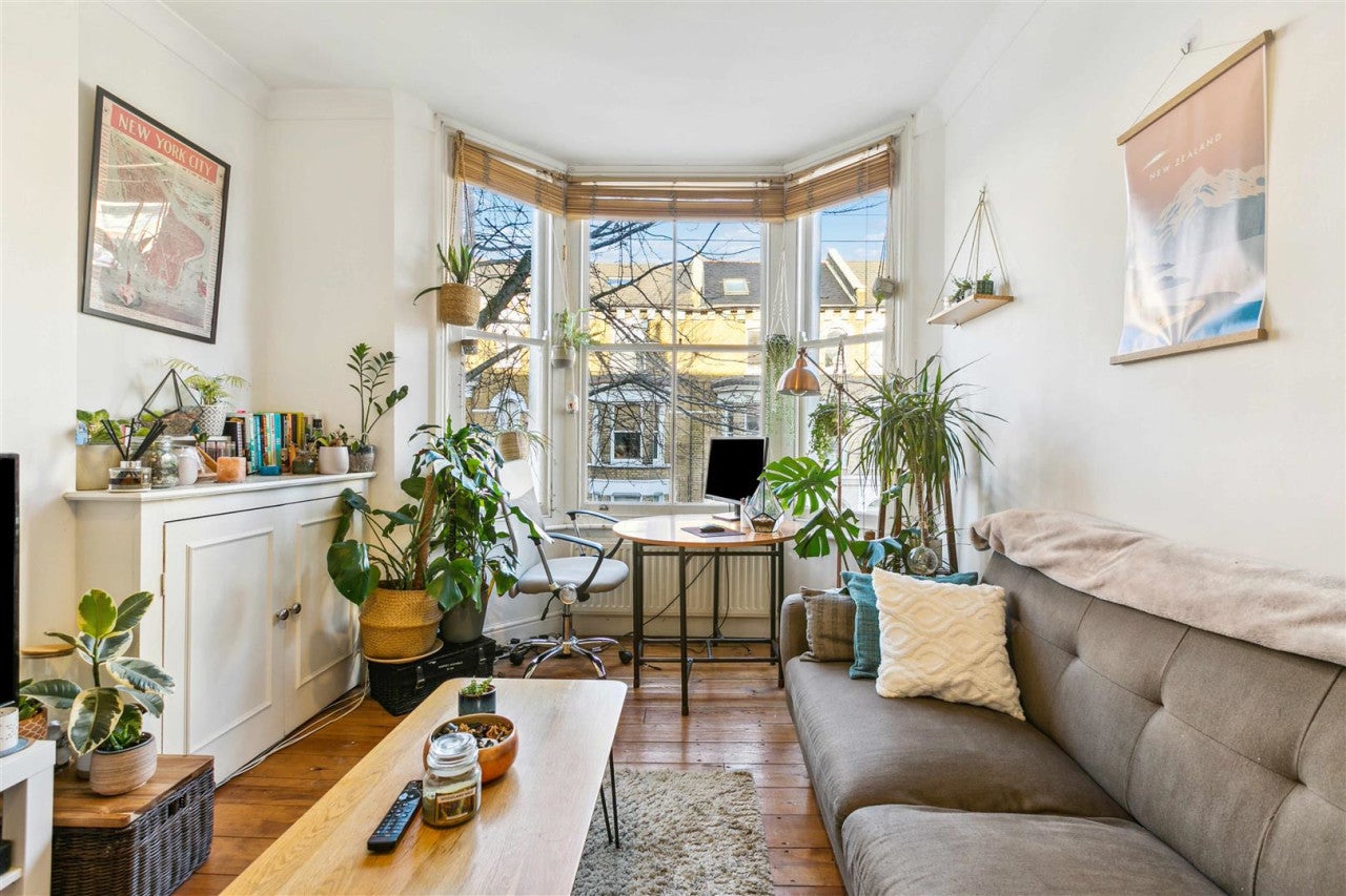 Flat Chantrey Road in Greater London