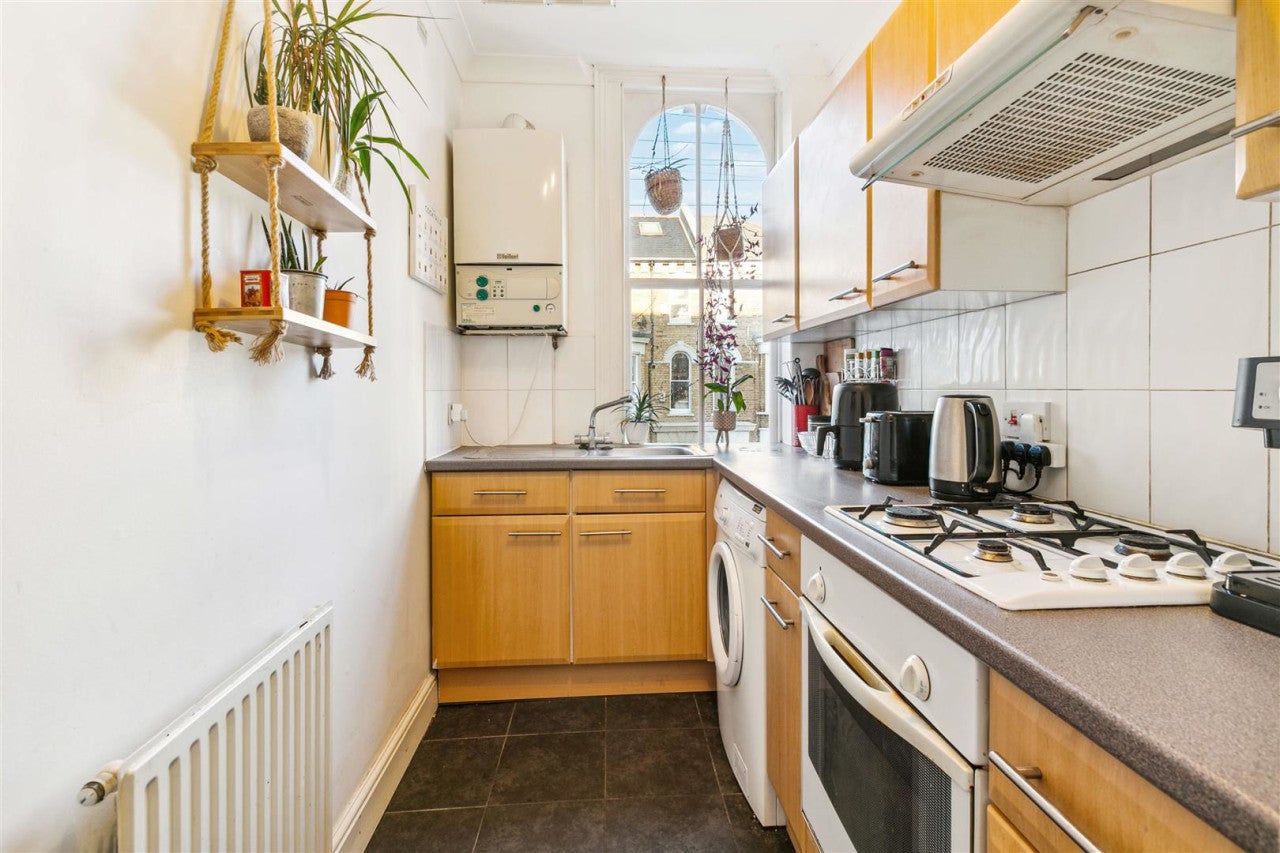 Flat Chantrey Road in Greater London
