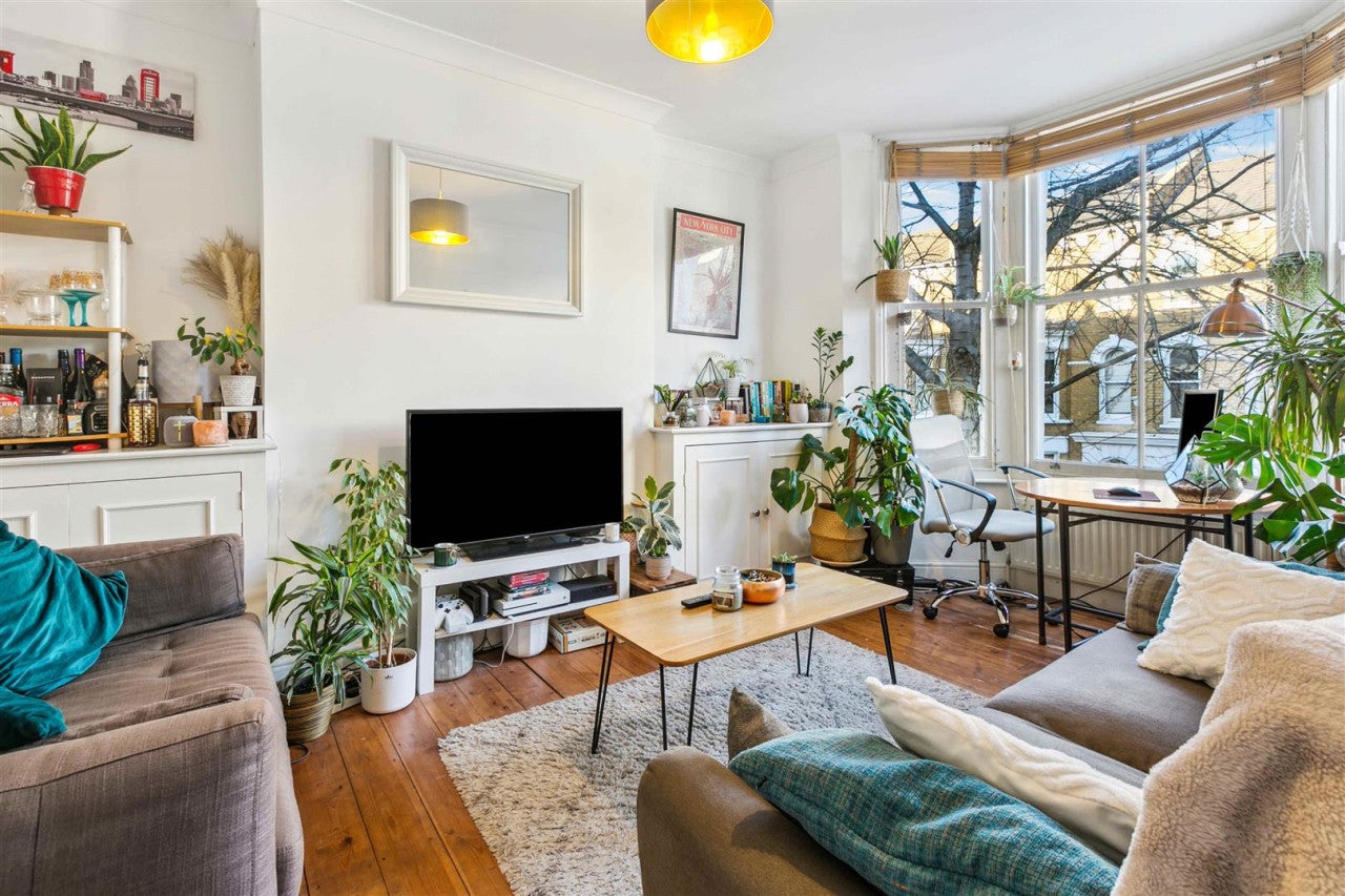 Flat Chantrey Road in Greater London