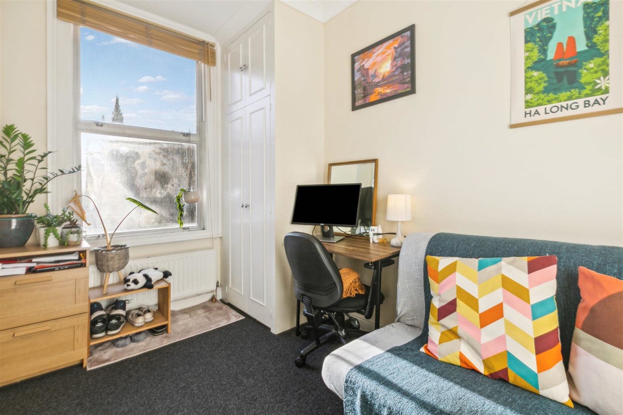Flat Chantrey Road in Greater London