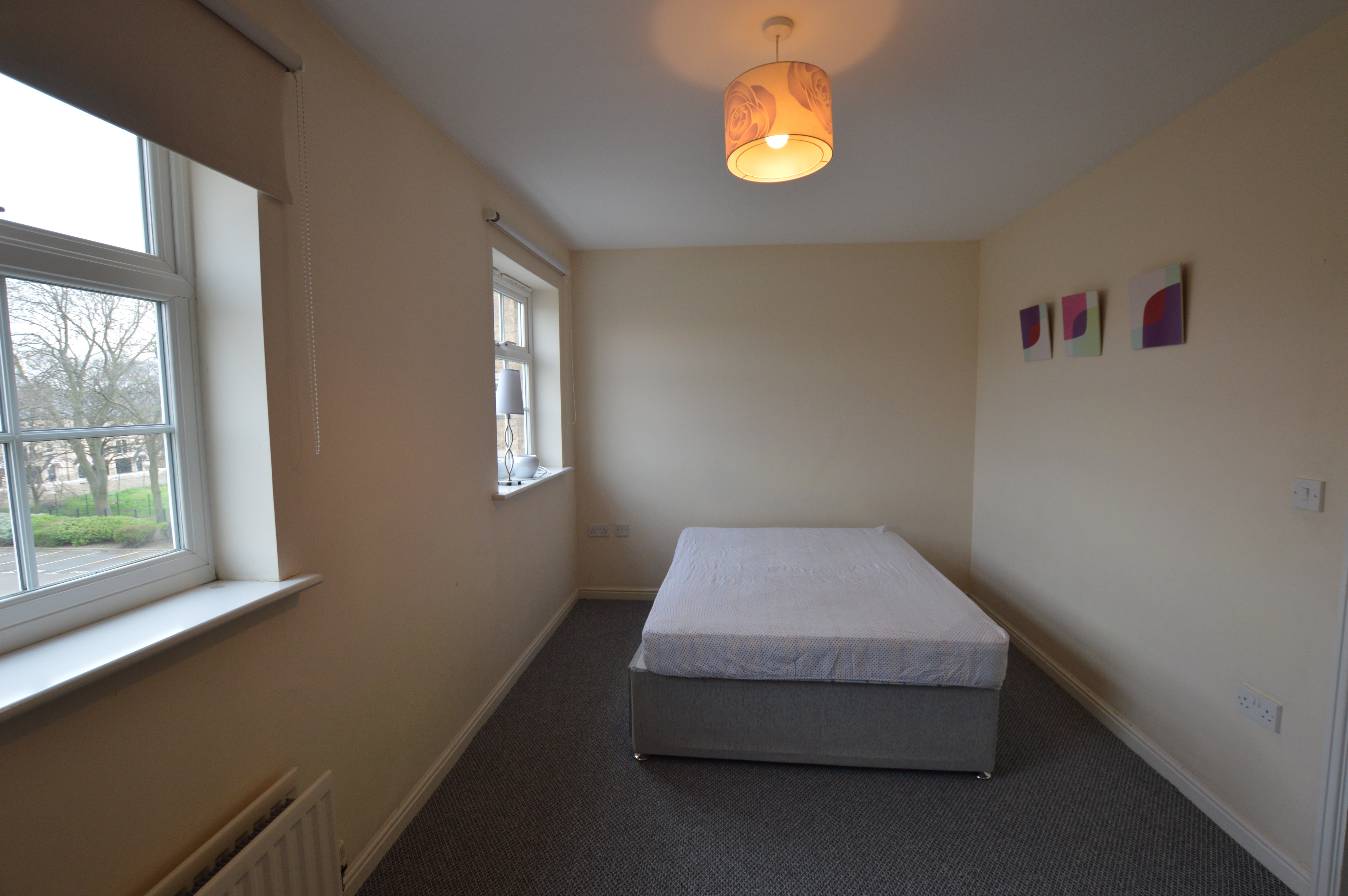 Flat Chaloner Grove in Wakefield