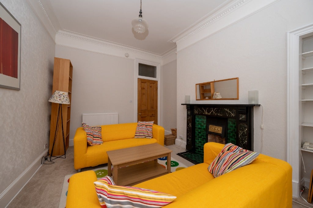 Flat Eyre Place in Edinburgh