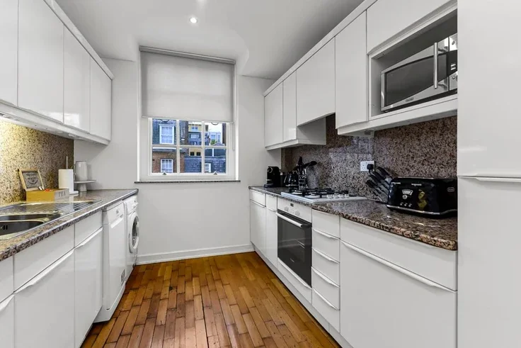 Flat Grosvenor Square in City of Westminster