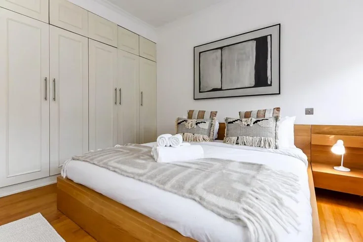 Flat Grosvenor Square in City of Westminster